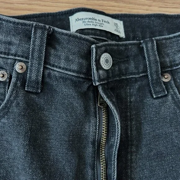 Abercrombie & Fitch Ultra High Rise Ankle Straight Jeans in Washed Black Size 2 - Picture 8 of 13